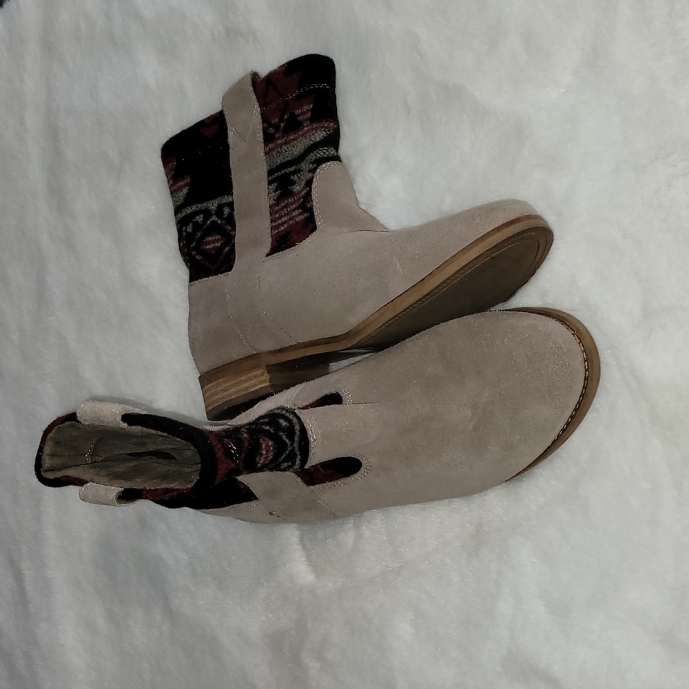 Tom's Laurel Tribal Boho Hippie Baja Southwest Desert Burnished Suede Boots